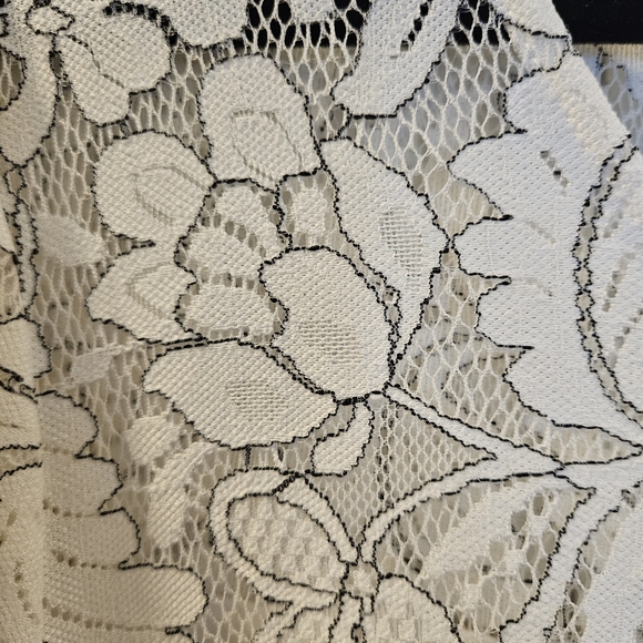 Suzanne Betro 1x White Lace dress - Picture 9 of 10